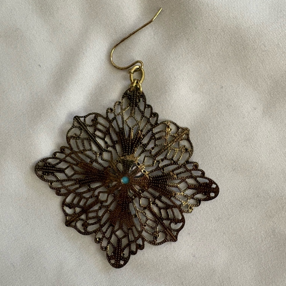 Metal Filigree Flower Rhinestone Earrings - Picture 3 of 6
